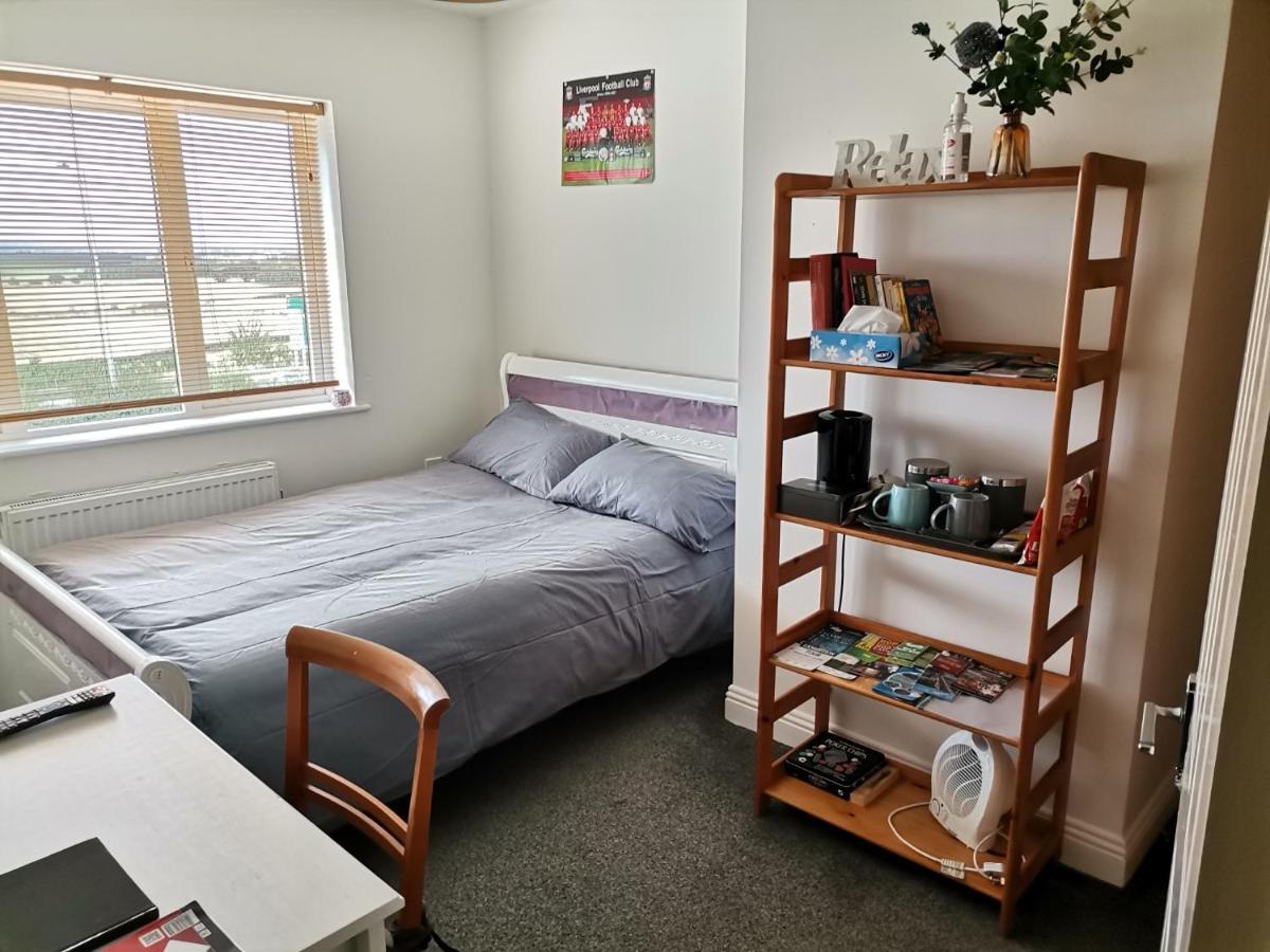 Bright And Cozy Room With Double Bed, Private Bathroom Not Ensuite, Breakfast To Go Дублін Екстер'єр фото